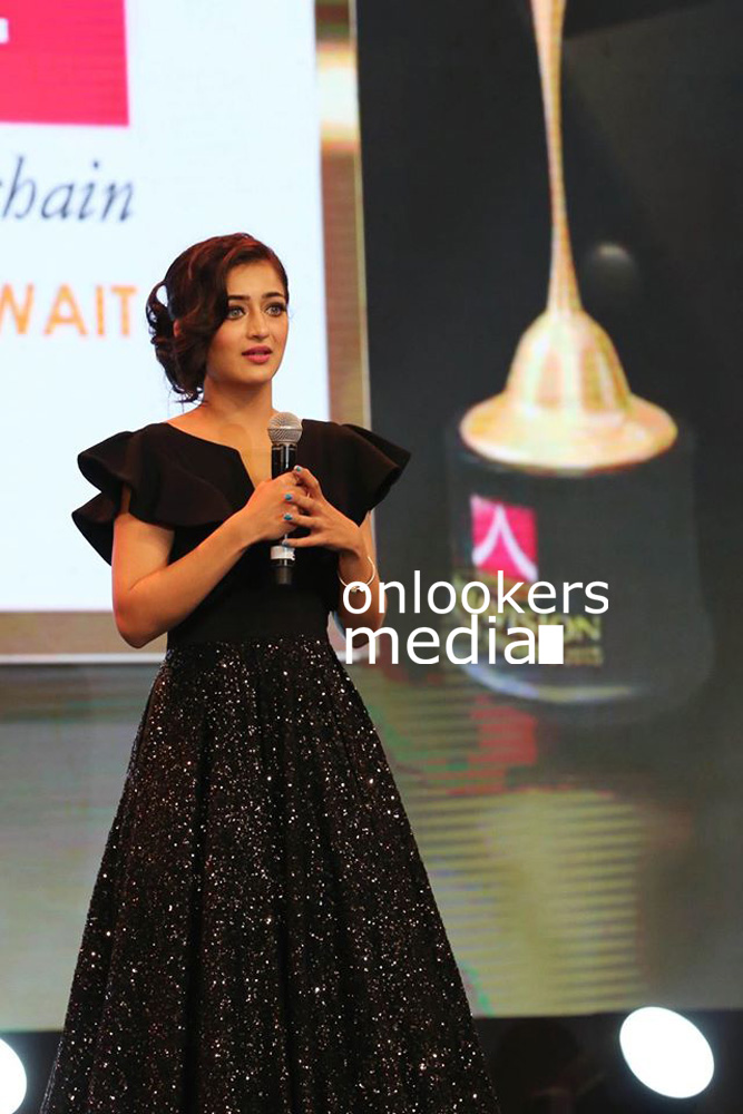 Akshara Haasan Asiavision Awards 2015 Stills-Photos