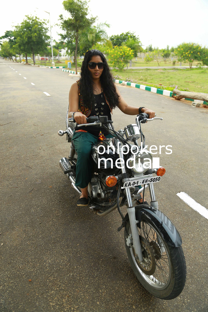 https://onlookersmedia.in/wp-content/uploads/2015/12/Anu-Mol-in-Rockstar-Malayalam-Movie-4.jpg