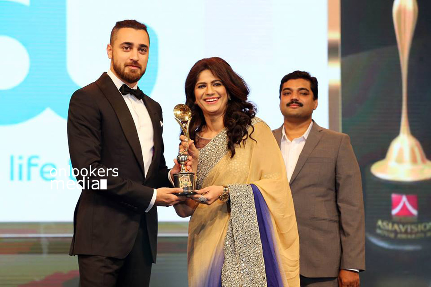 https://onlookersmedia.in/wp-content/uploads/2015/12/Imran-Khan-Asiavision-Awards-2015-Stills-Photos-1.jpg
