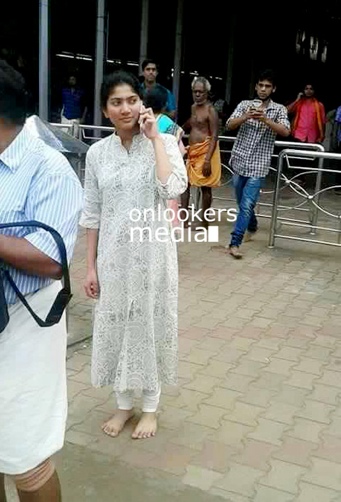 https://onlookersmedia.in/wp-content/uploads/2015/12/Kali-Malayalam-Movie-Stills-Dulquer-Sai-Pallavi-19.jpg