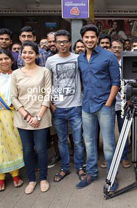 https://onlookersmedia.in/wp-content/uploads/2015/12/Kali-Malayalam-Movie-Stills-Dulquer-Sai-Pallavi.jpg