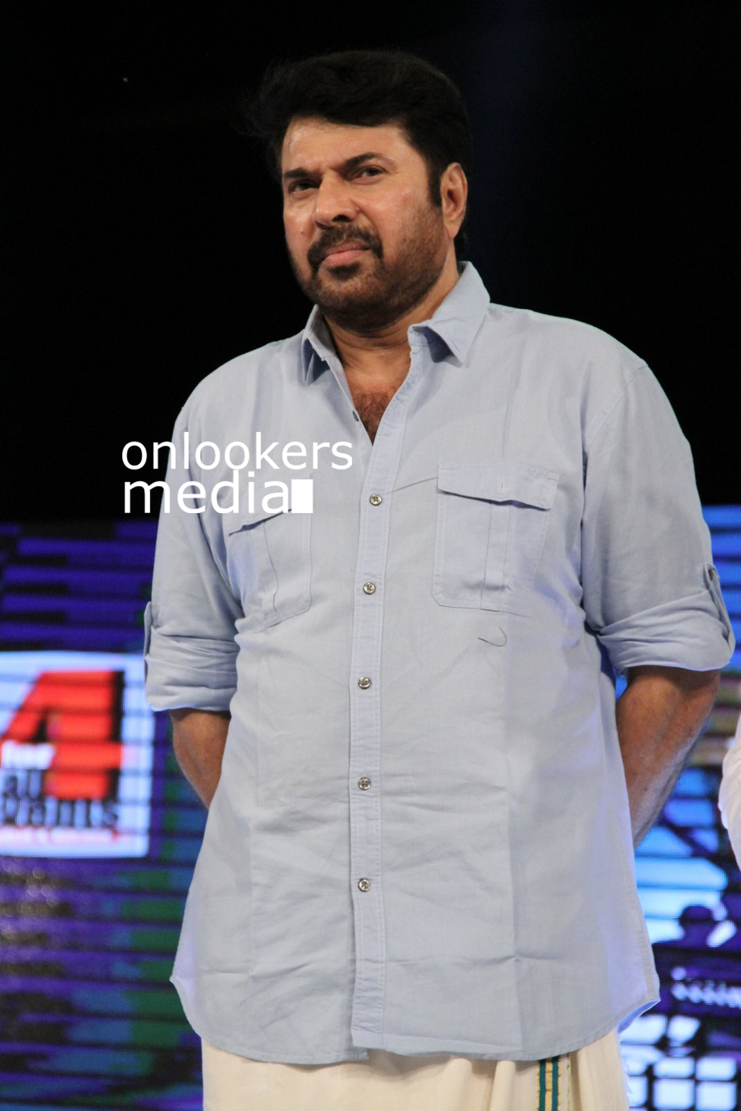 https://onlookersmedia.in/wp-content/uploads/2015/12/Mammoootty-at-Ramu-Kariat-Awards-2015-14.jpg