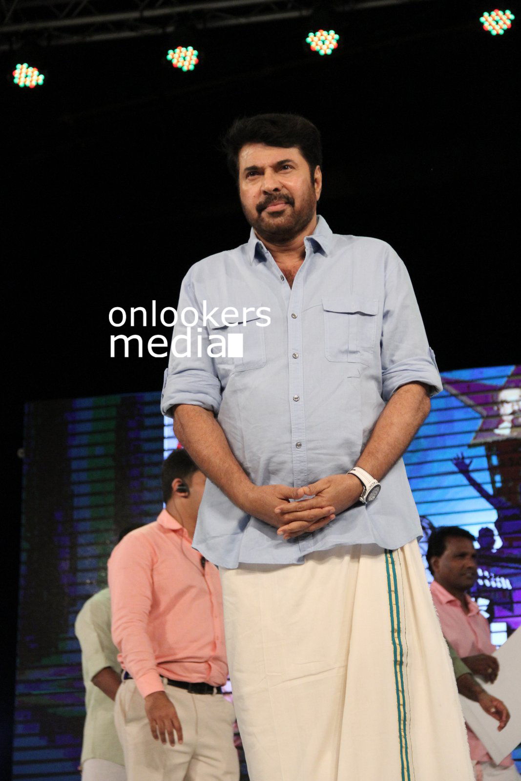 https://onlookersmedia.in/wp-content/uploads/2015/12/Mammoootty-at-Ramu-Kariat-Awards-2015-2.jpg