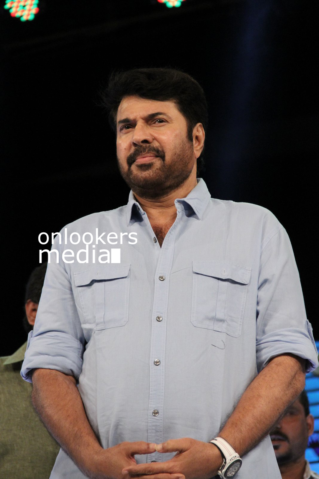 https://onlookersmedia.in/wp-content/uploads/2015/12/Mammoootty-at-Ramu-Kariat-Awards-2015-3.jpg