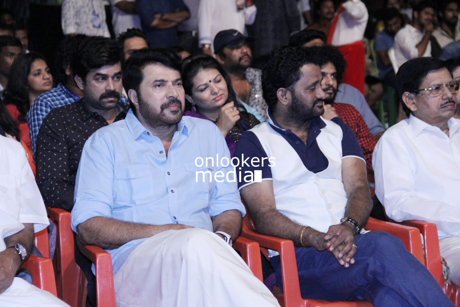 https://onlookersmedia.in/wp-content/uploads/2015/12/Mammootty-Latest-Photos-2016-19.jpg