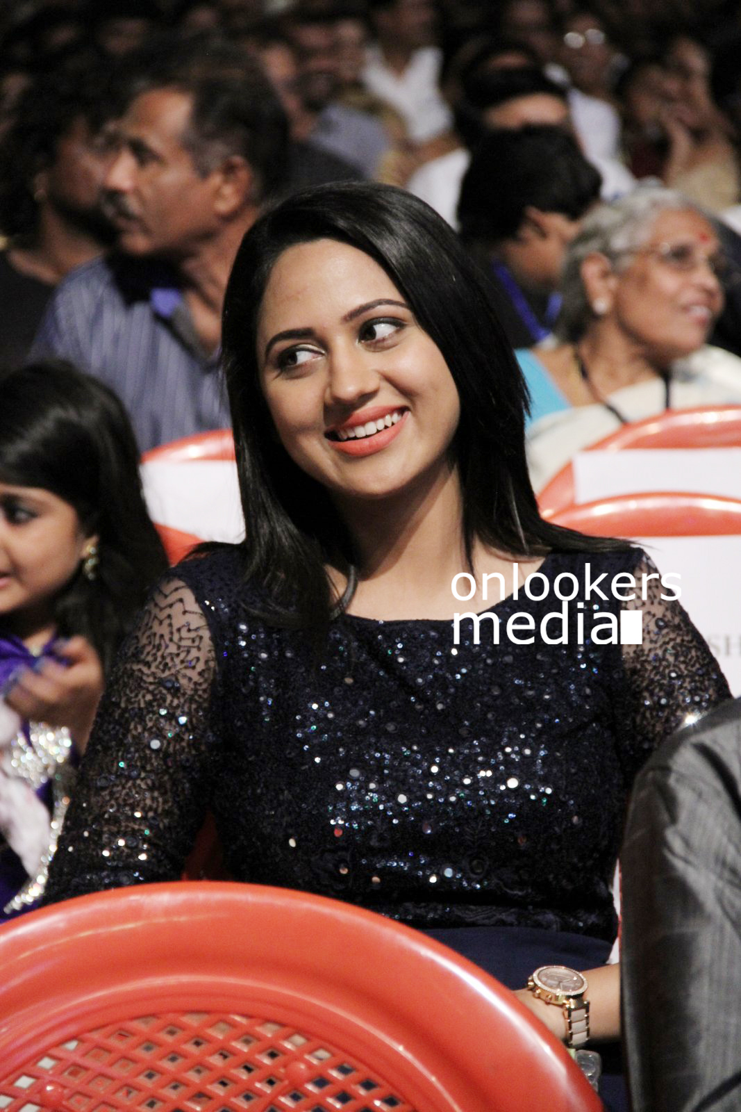 https://onlookersmedia.in/wp-content/uploads/2015/12/Miya-at-Ramu-Kariat-Awards-2015-8.jpg