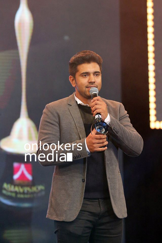 https://onlookersmedia.in/wp-content/uploads/2015/12/Nivin-Pauly-Asiavision-Awards-2015-Stills-Photos-1.jpg