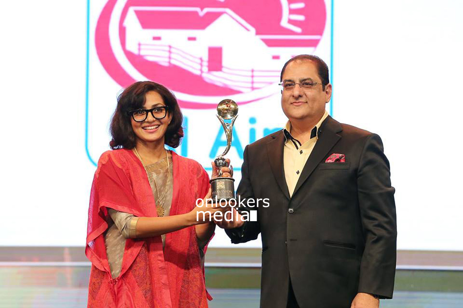 Parvathy Menon Asiavision Awards 2015 Stills-Photos (2)