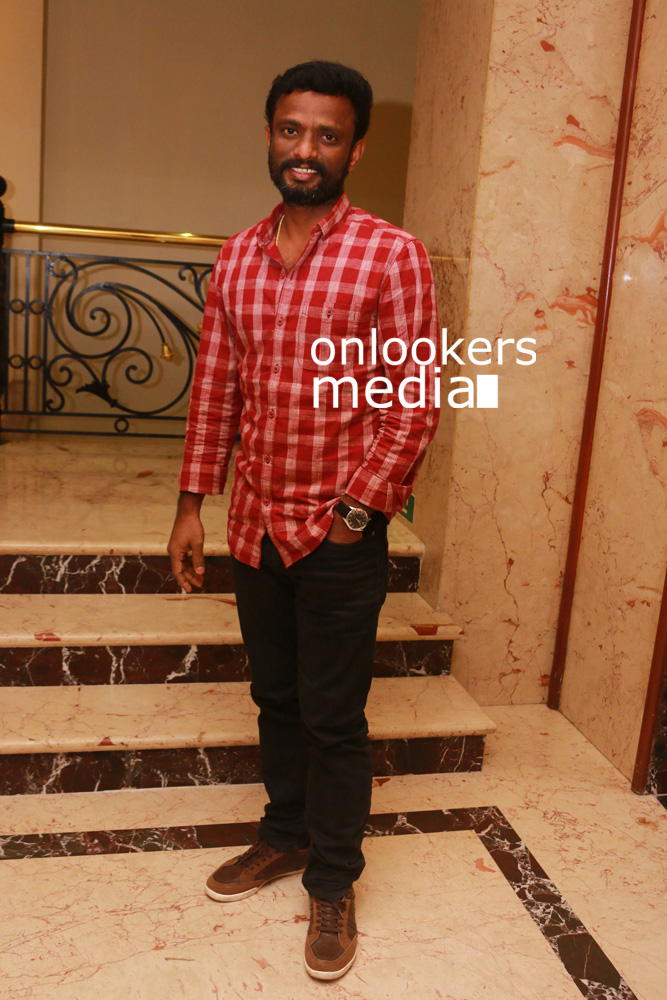 https://onlookersmedia.in/wp-content/uploads/2015/12/Pasanga-2-Press-Meet-Stills-Suriya-3.jpg