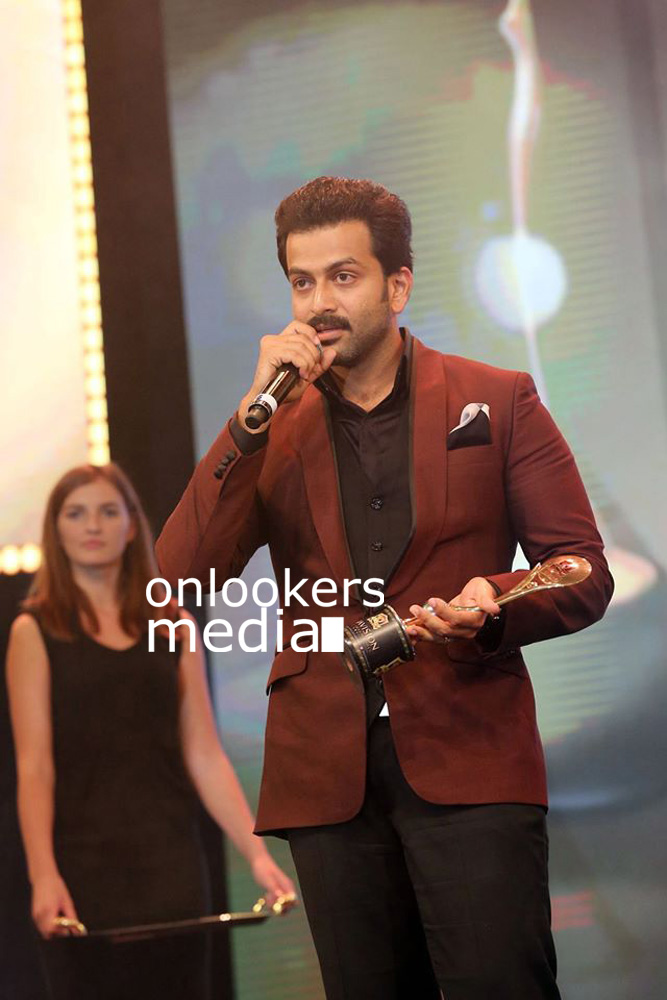 https://onlookersmedia.in/wp-content/uploads/2015/12/Prithviraj-Asiavision-Awards-2015-Stills-Photos-2.jpg