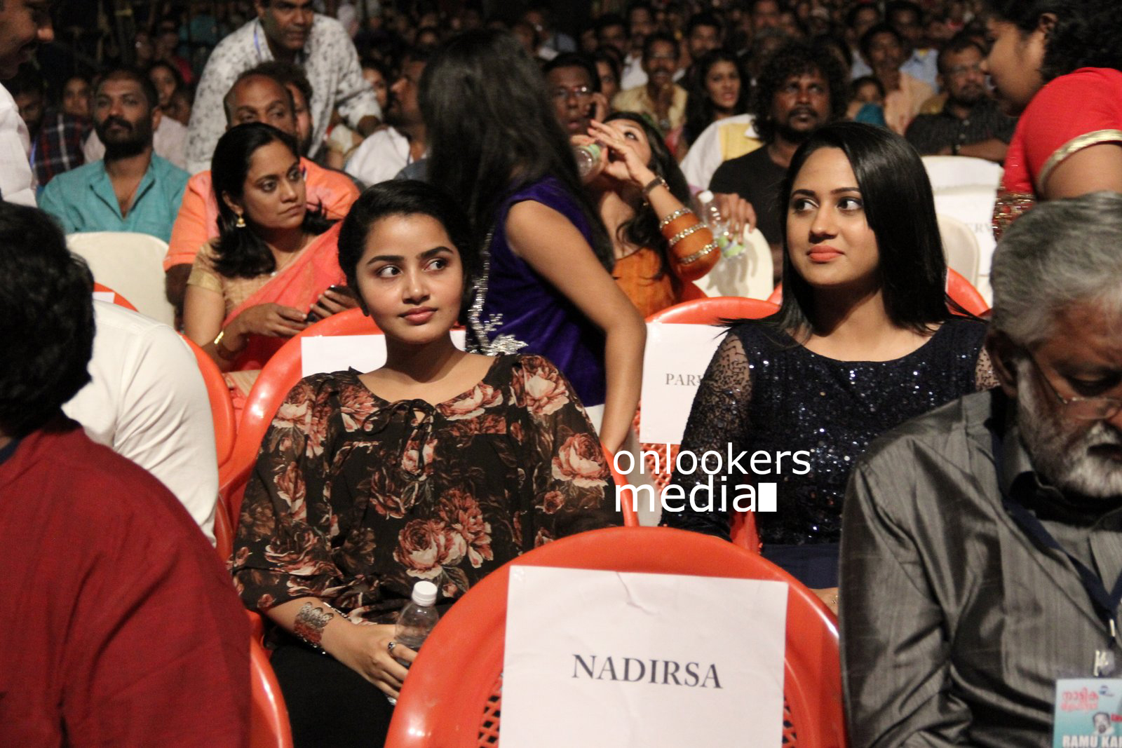 https://onlookersmedia.in/wp-content/uploads/2015/12/Ramu-Kariat-Awards-2015-Stills-Photos-12.jpg