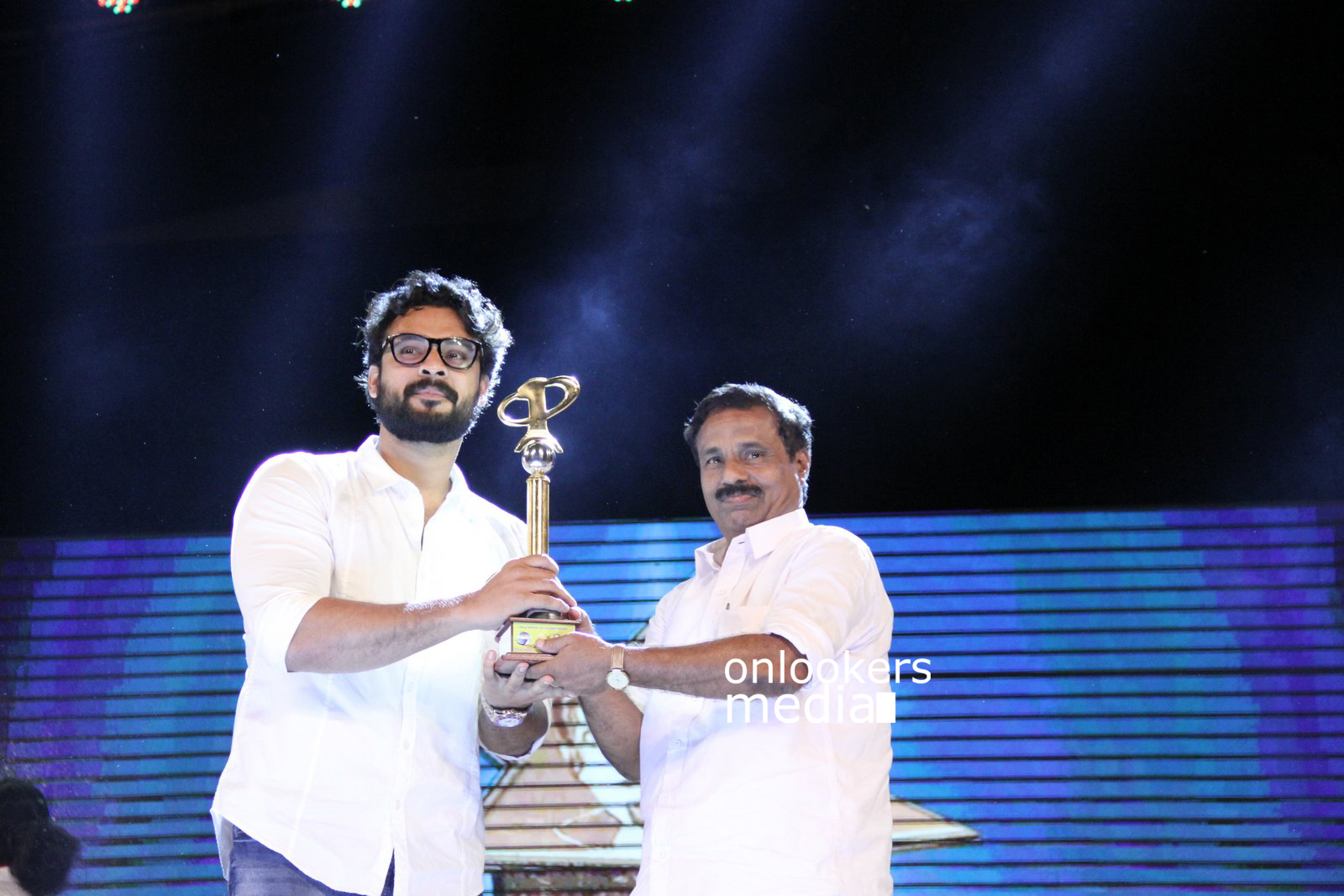 https://onlookersmedia.in/wp-content/uploads/2015/12/Ramu-Kariat-Awards-2015-Stills-Photos-72.jpg
