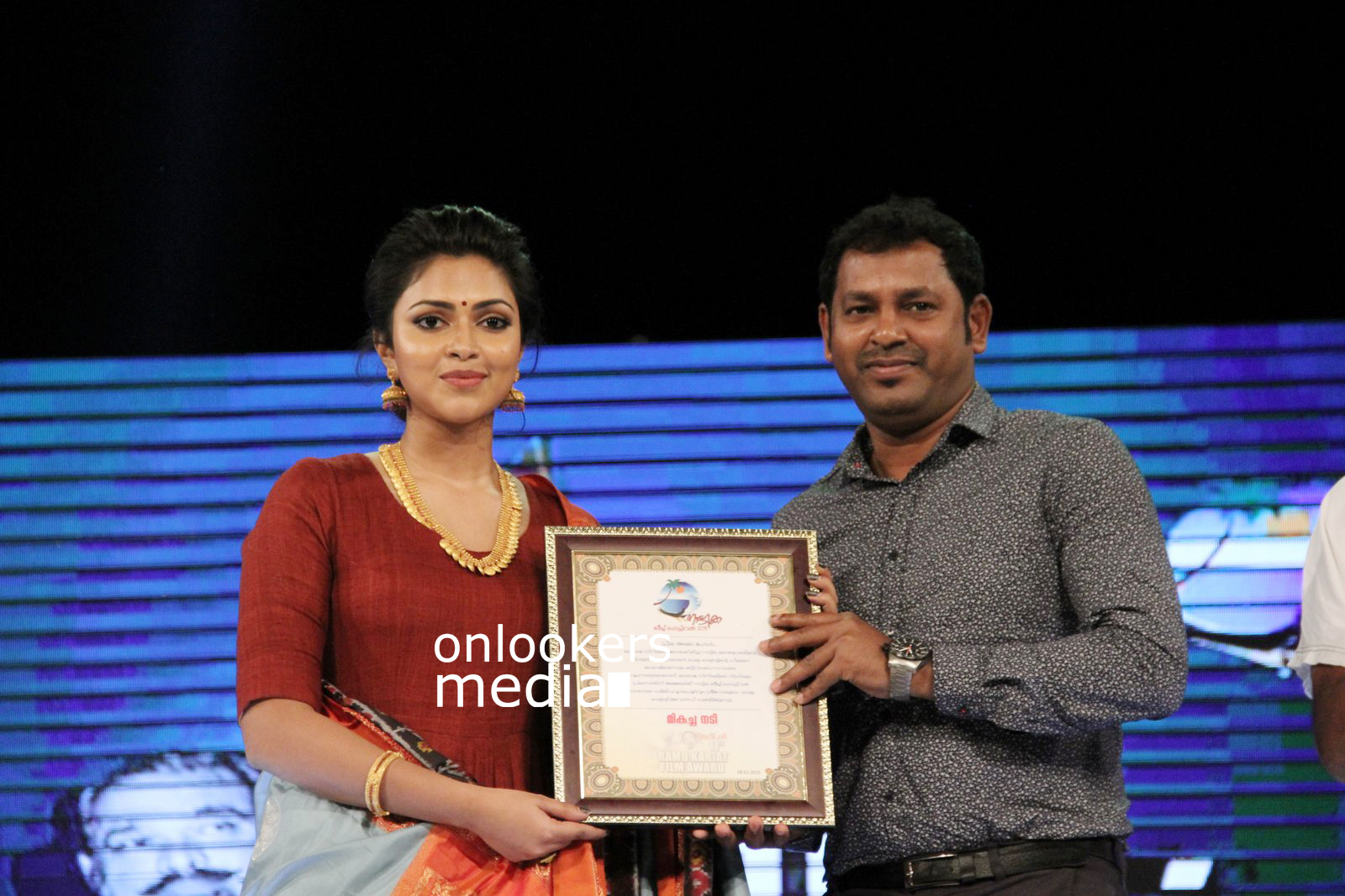 https://onlookersmedia.in/wp-content/uploads/2015/12/Ramu-Kariat-Awards-2015-Stills-Photos-91.jpg