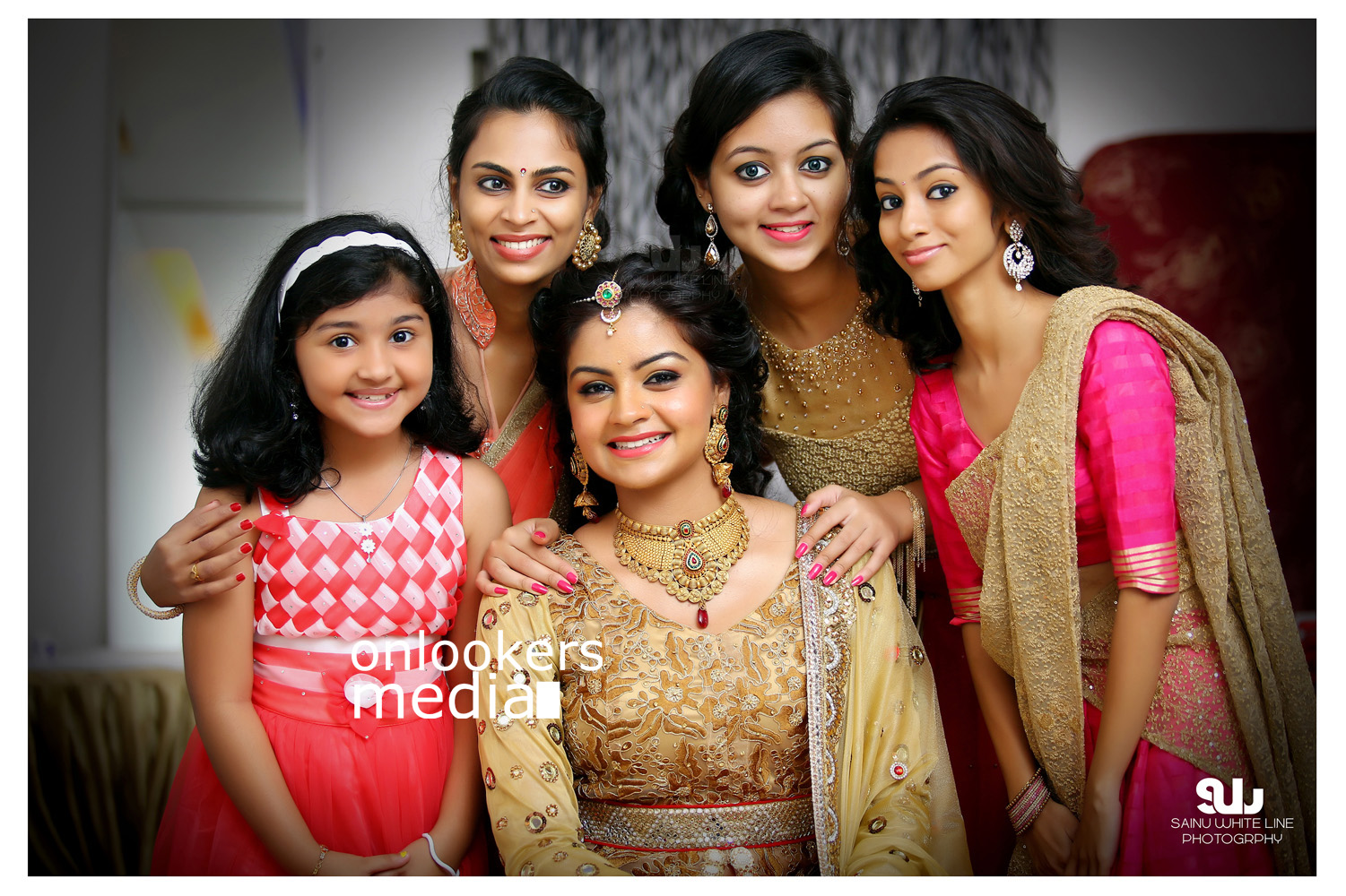 https://onlookersmedia.in/wp-content/uploads/2015/12/Shilpa-Bala-Wedding-Engagement-Stills-Photos-10.jpg