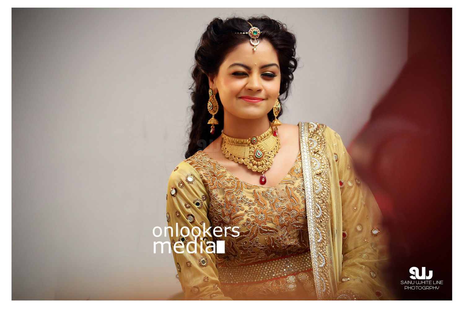 https://onlookersmedia.in/wp-content/uploads/2015/12/Shilpa-Bala-Wedding-Engagement-Stills-Photos-15.jpg