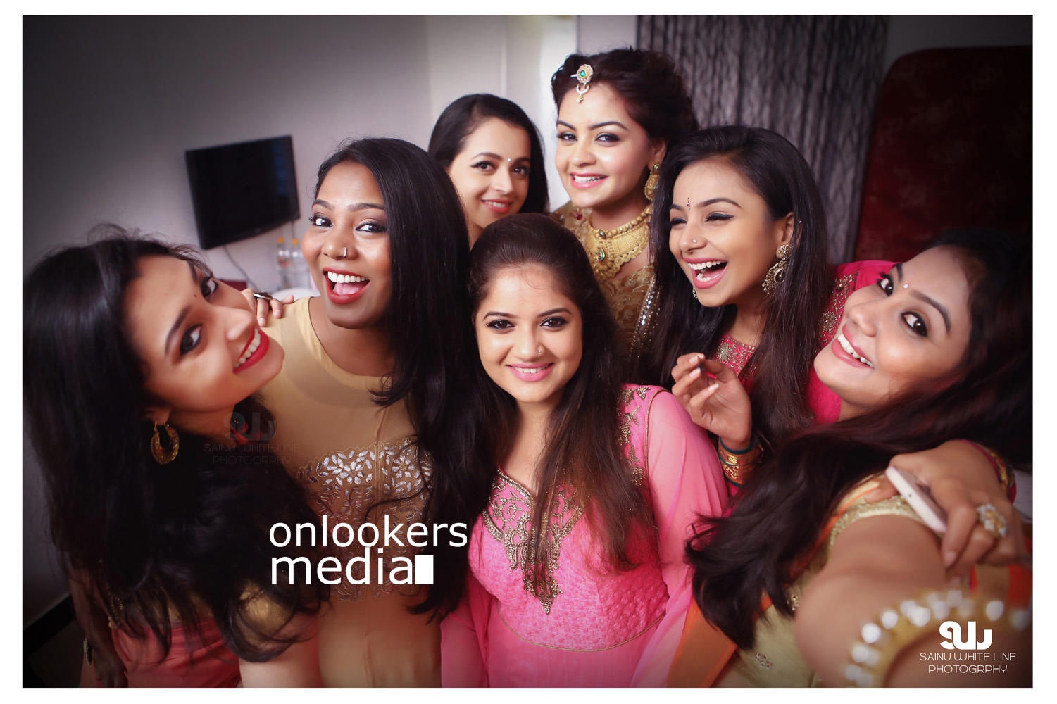 https://onlookersmedia.in/wp-content/uploads/2015/12/Shilpa-Bala-Wedding-Engagement-Stills-Photos-17.jpg