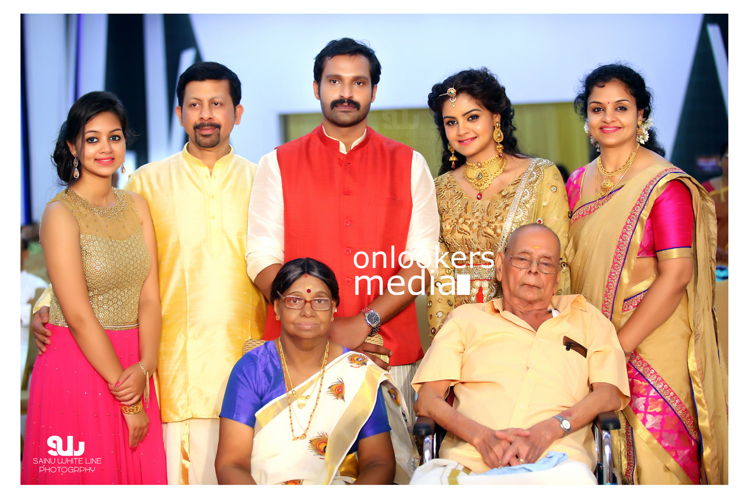 https://onlookersmedia.in/wp-content/uploads/2015/12/Shilpa-Bala-Wedding-Engagement-Stills-Photos-25.jpg