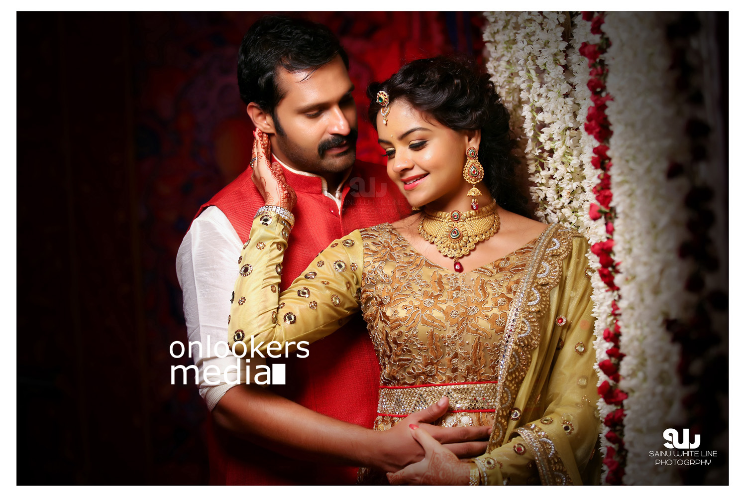 https://onlookersmedia.in/wp-content/uploads/2015/12/Shilpa-Bala-Wedding-Engagement-Stills-Photos-28.jpg