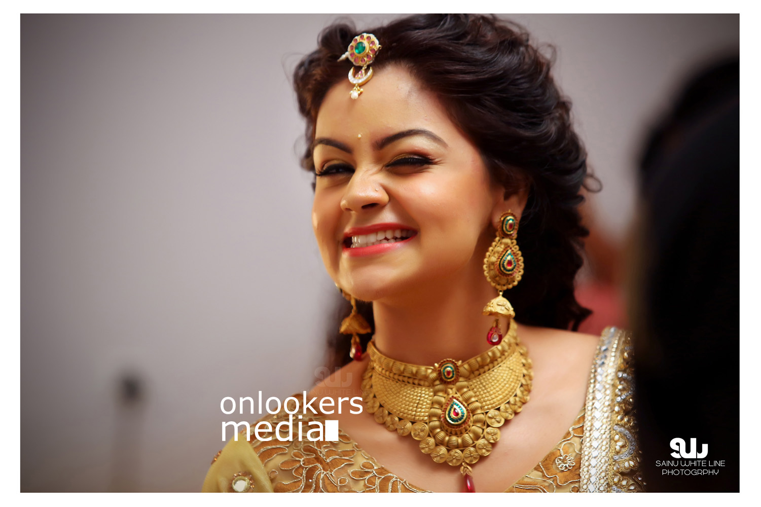 https://onlookersmedia.in/wp-content/uploads/2015/12/Shilpa-Bala-Wedding-Engagement-Stills-Photos-33.jpg