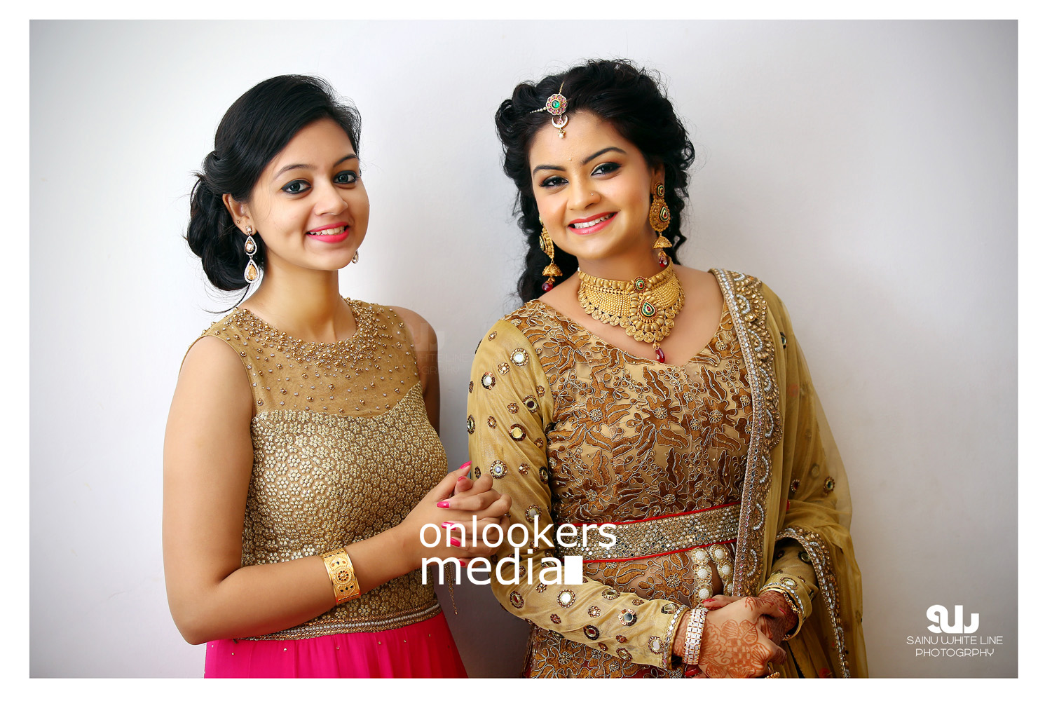 https://onlookersmedia.in/wp-content/uploads/2015/12/Shilpa-Bala-Wedding-Engagement-Stills-Photos-4.jpg