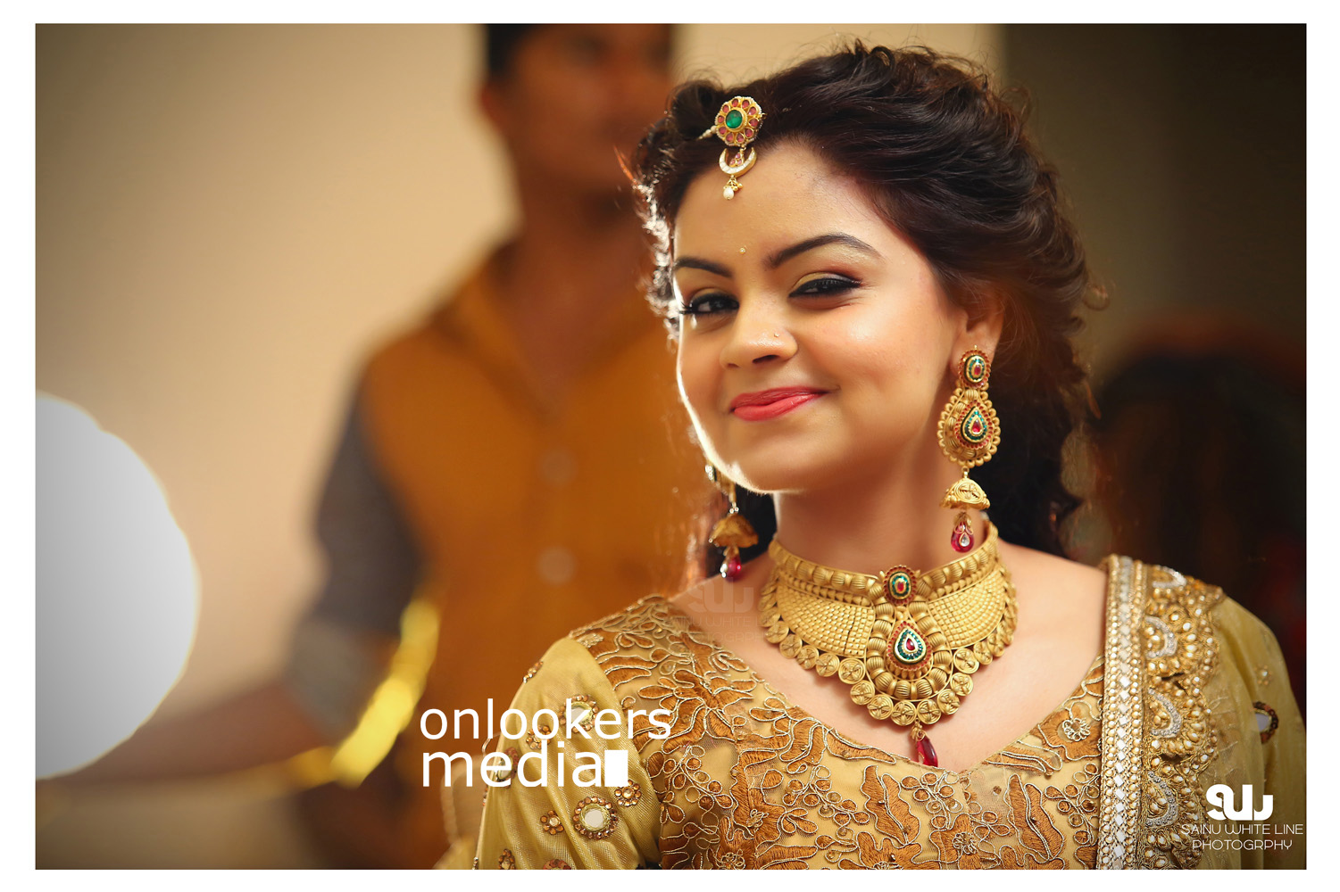 https://onlookersmedia.in/wp-content/uploads/2015/12/Shilpa-Bala-Wedding-Engagement-Stills-Photos-5.jpg