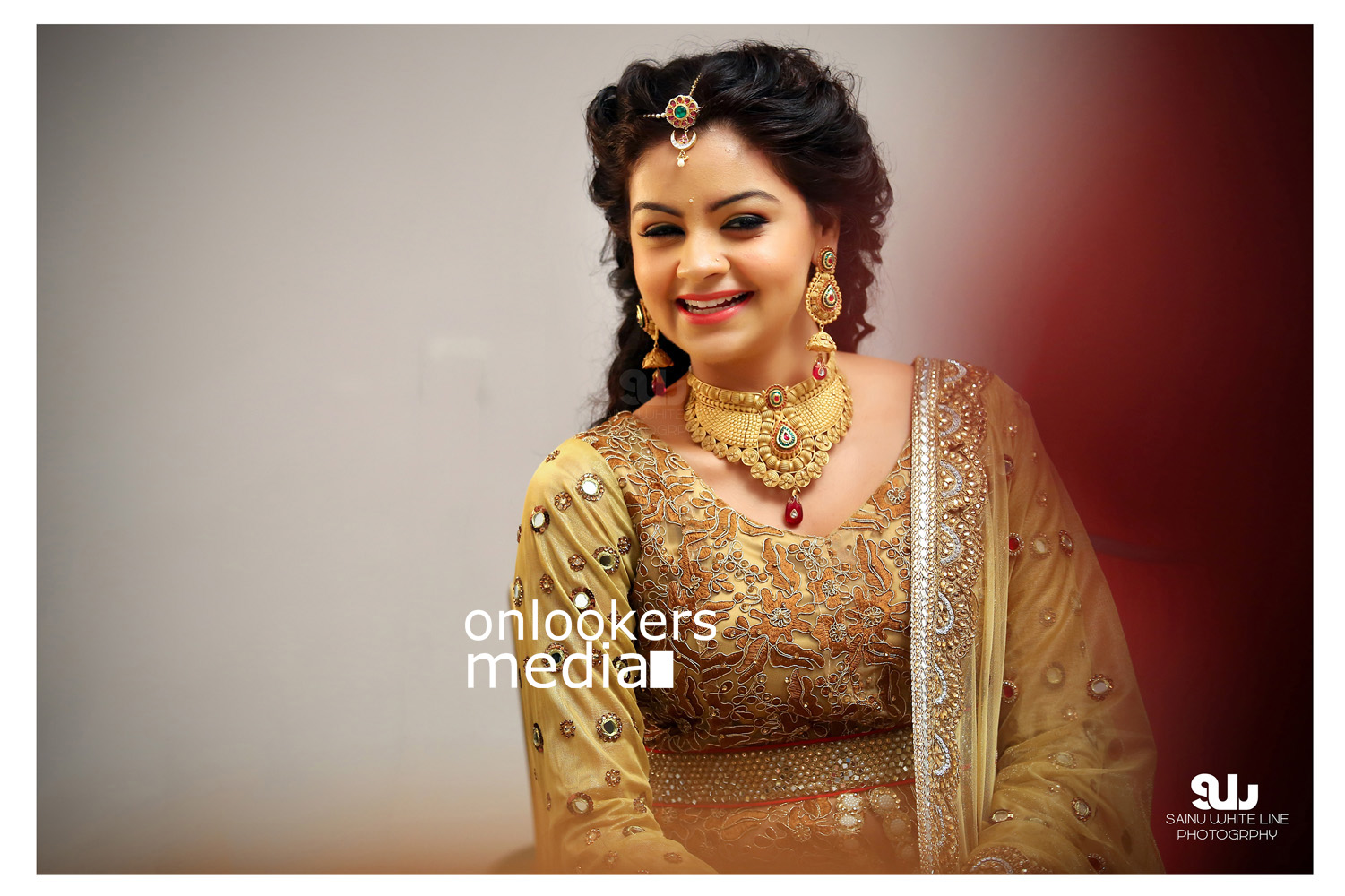 https://onlookersmedia.in/wp-content/uploads/2015/12/Shilpa-Bala-Wedding-Engagement-Stills-Photos-8.jpg