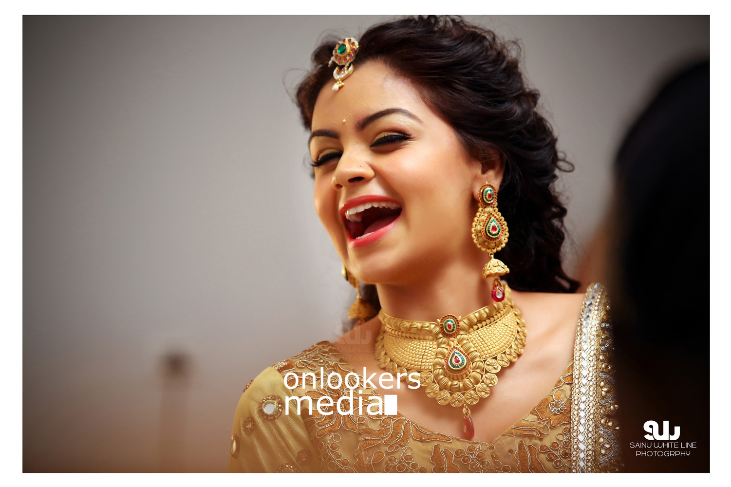 https://onlookersmedia.in/wp-content/uploads/2015/12/Shilpa-Bala-Wedding-Engagement-Stills-Photos-9.jpg