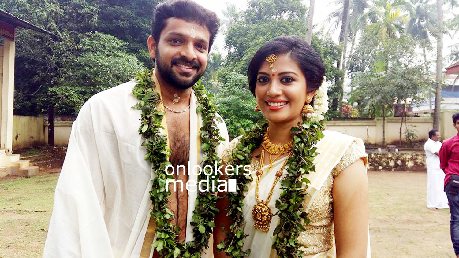 https://onlookersmedia.in/wp-content/uploads/2015/12/Shivada-Nair-Wedding-Stills-Photos-9.jpg