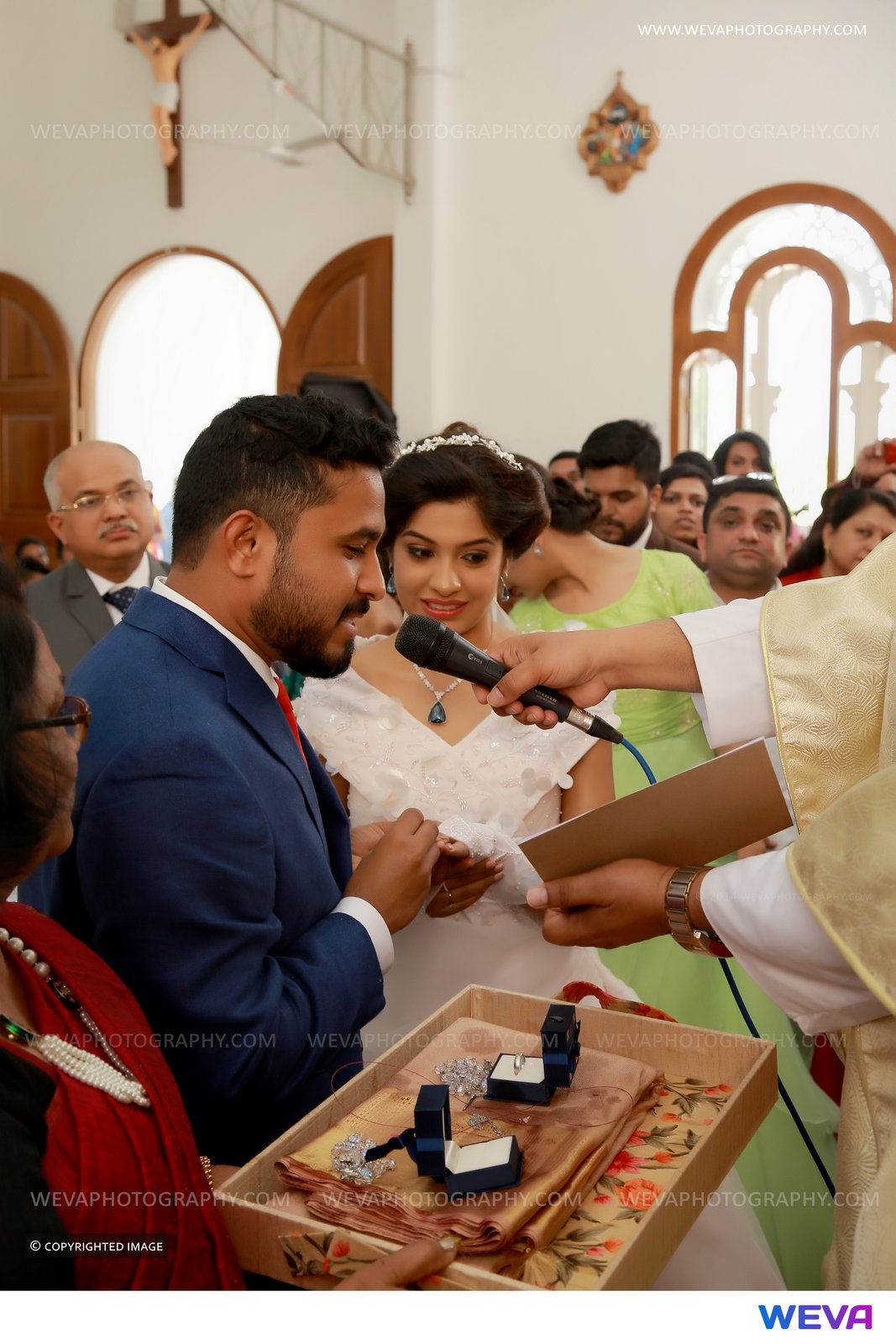 https://onlookersmedia.in/wp-content/uploads/2016/01/Archana-Kavi-Wedding-Stills-Photos-17.jpg