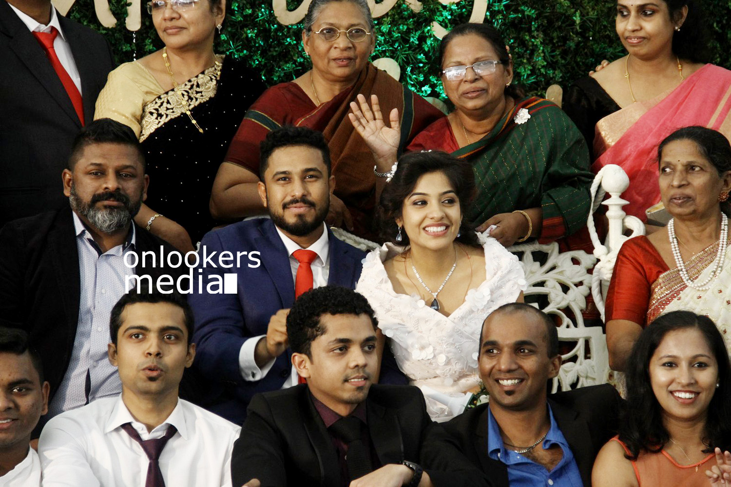 https://onlookersmedia.in/wp-content/uploads/2016/01/Archana-Kavi-Wedding-Stills-Photos-31.jpg