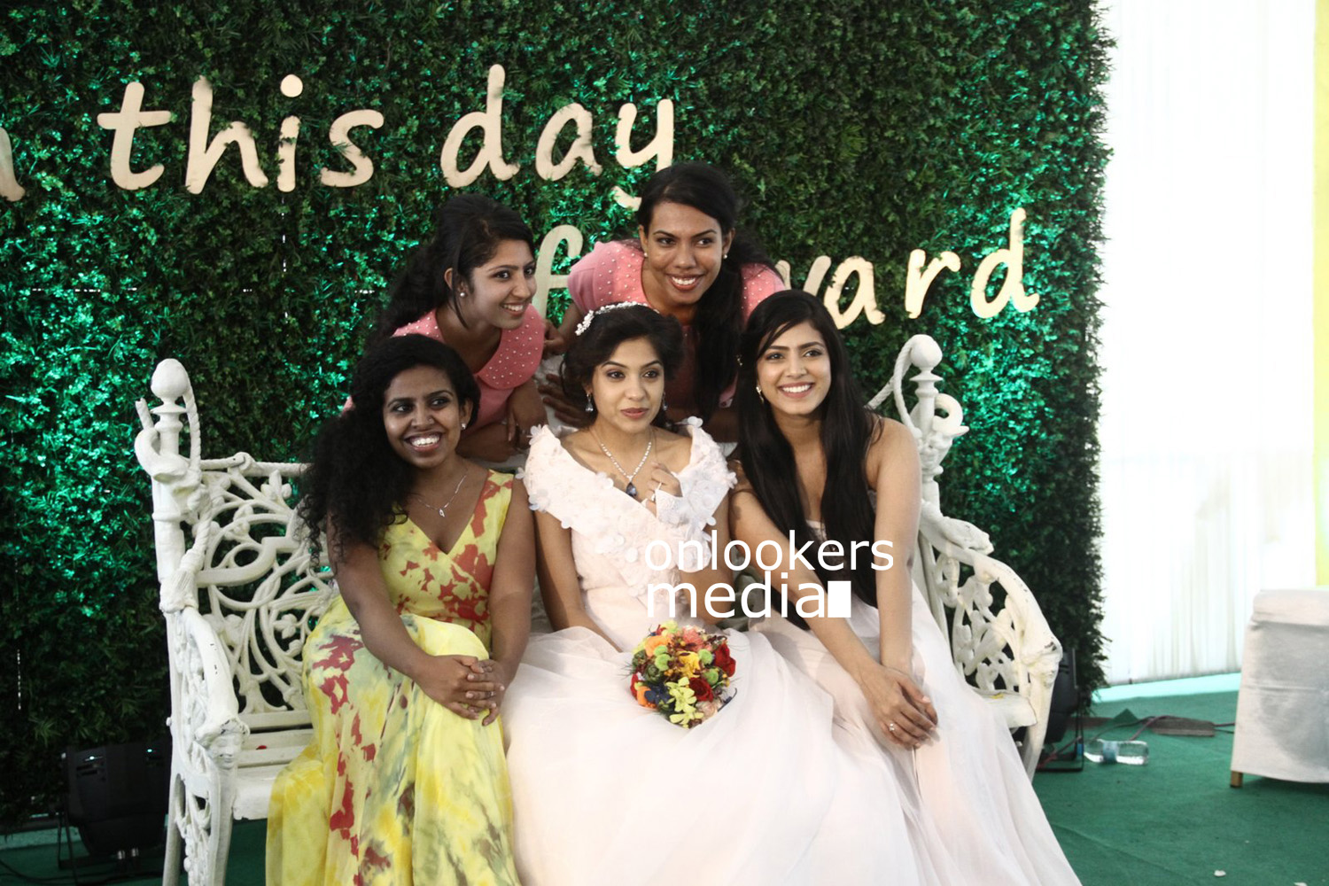 https://onlookersmedia.in/wp-content/uploads/2016/01/Archana-Kavi-Wedding-Stills-Photos-32.jpg