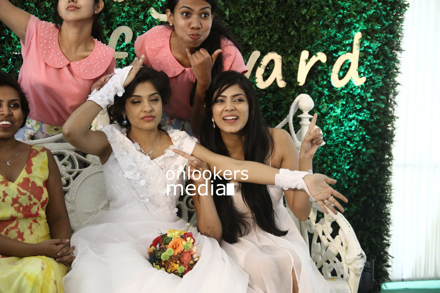 https://onlookersmedia.in/wp-content/uploads/2016/01/Archana-Kavi-Wedding-Stills-Photos-34.jpg