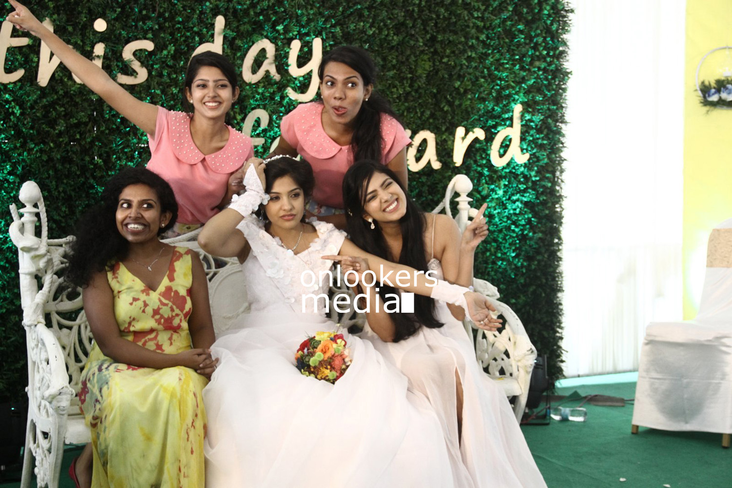https://onlookersmedia.in/wp-content/uploads/2016/01/Archana-Kavi-Wedding-Stills-Photos-35.jpg