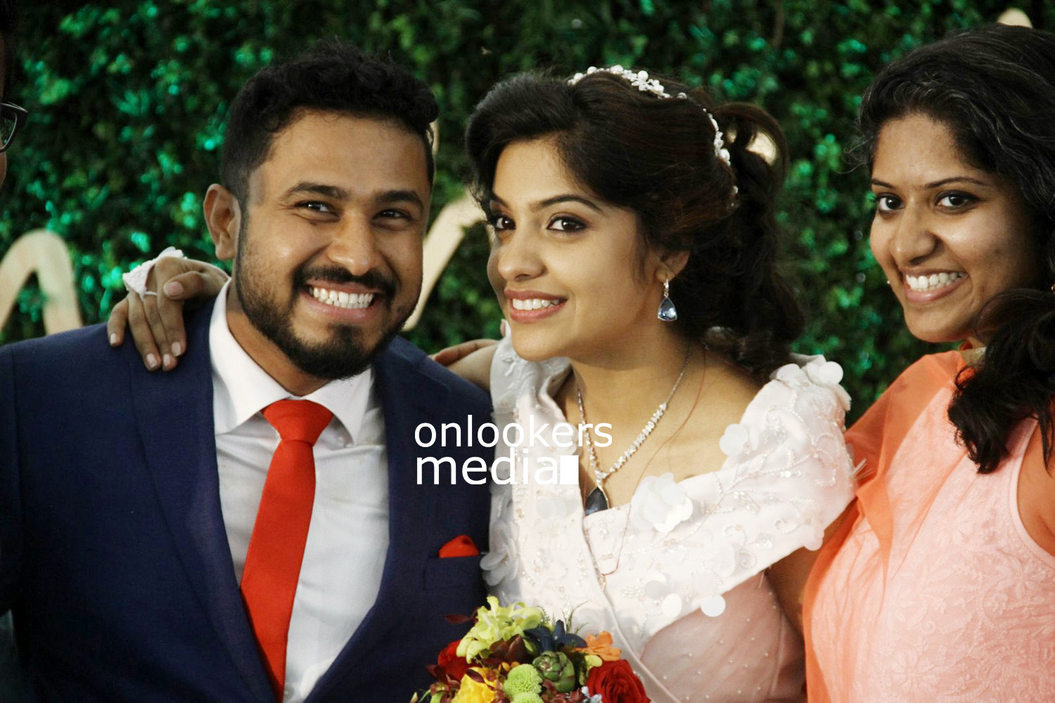 https://onlookersmedia.in/wp-content/uploads/2016/01/Archana-Kavi-Wedding-Stills-Photos-40.jpg