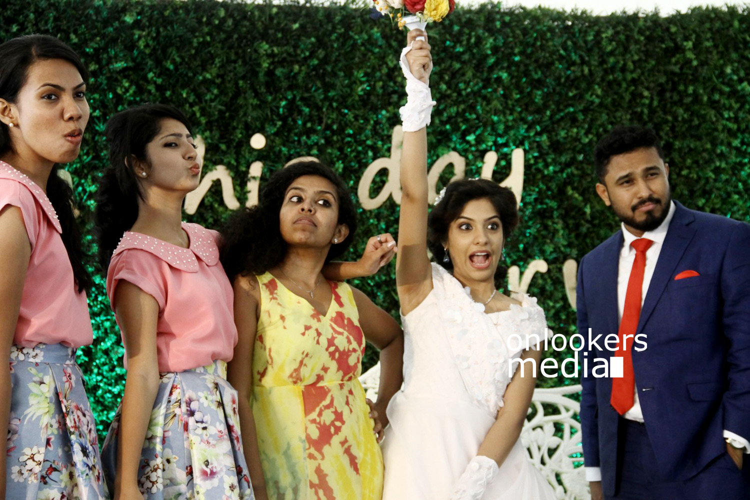 https://onlookersmedia.in/wp-content/uploads/2016/01/Archana-Kavi-Wedding-Stills-Photos-41.jpg