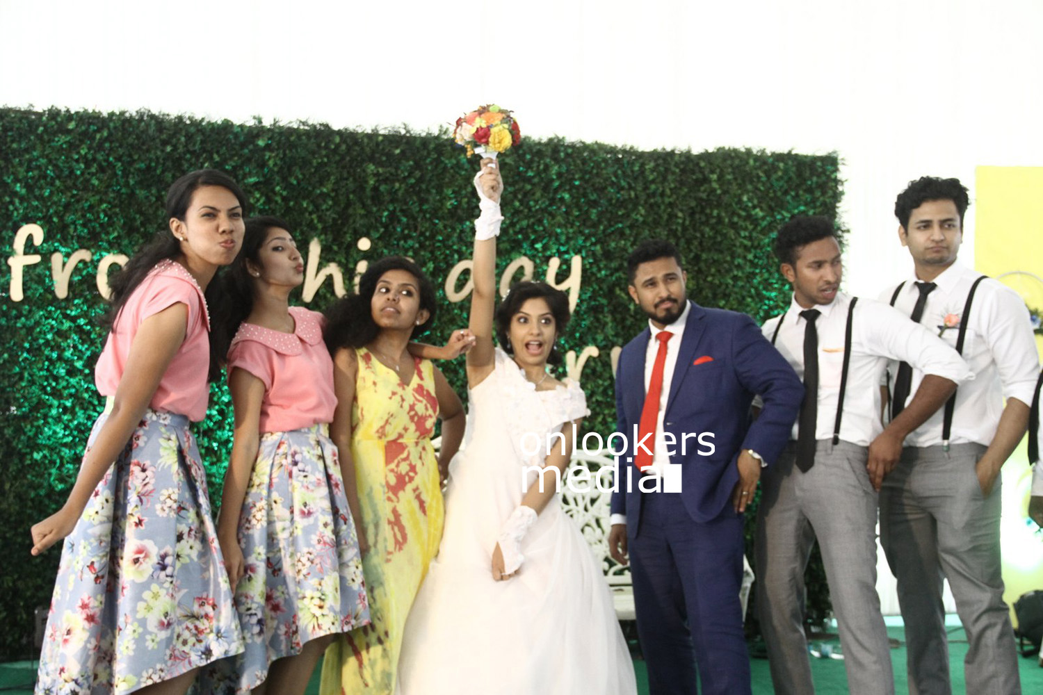 https://onlookersmedia.in/wp-content/uploads/2016/01/Archana-Kavi-Wedding-Stills-Photos-42.jpg