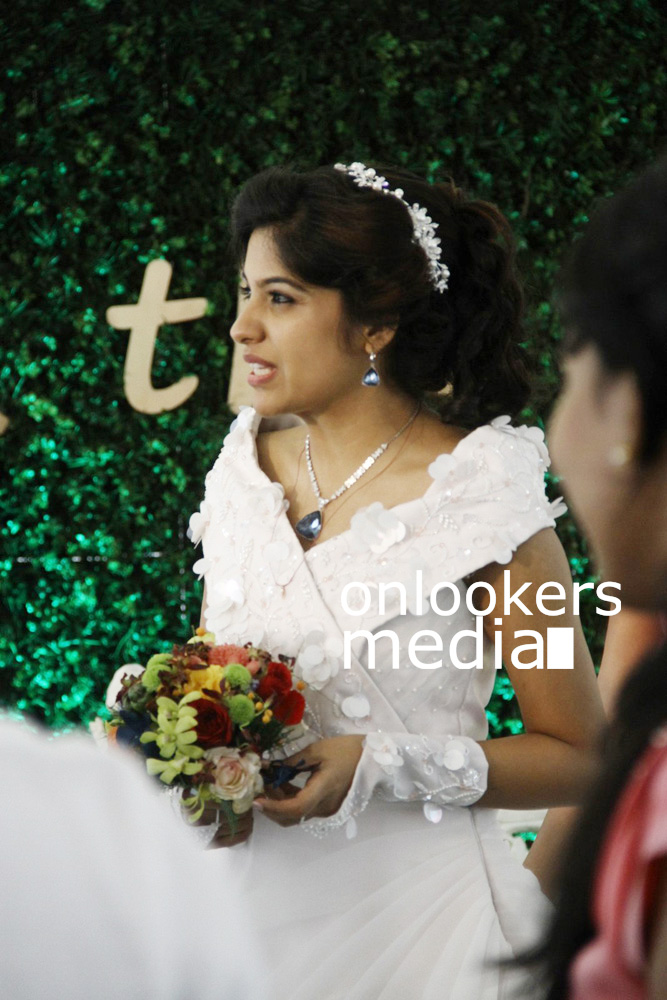 https://onlookersmedia.in/wp-content/uploads/2016/01/Archana-Kavi-Wedding-Stills-Photos-46.jpg