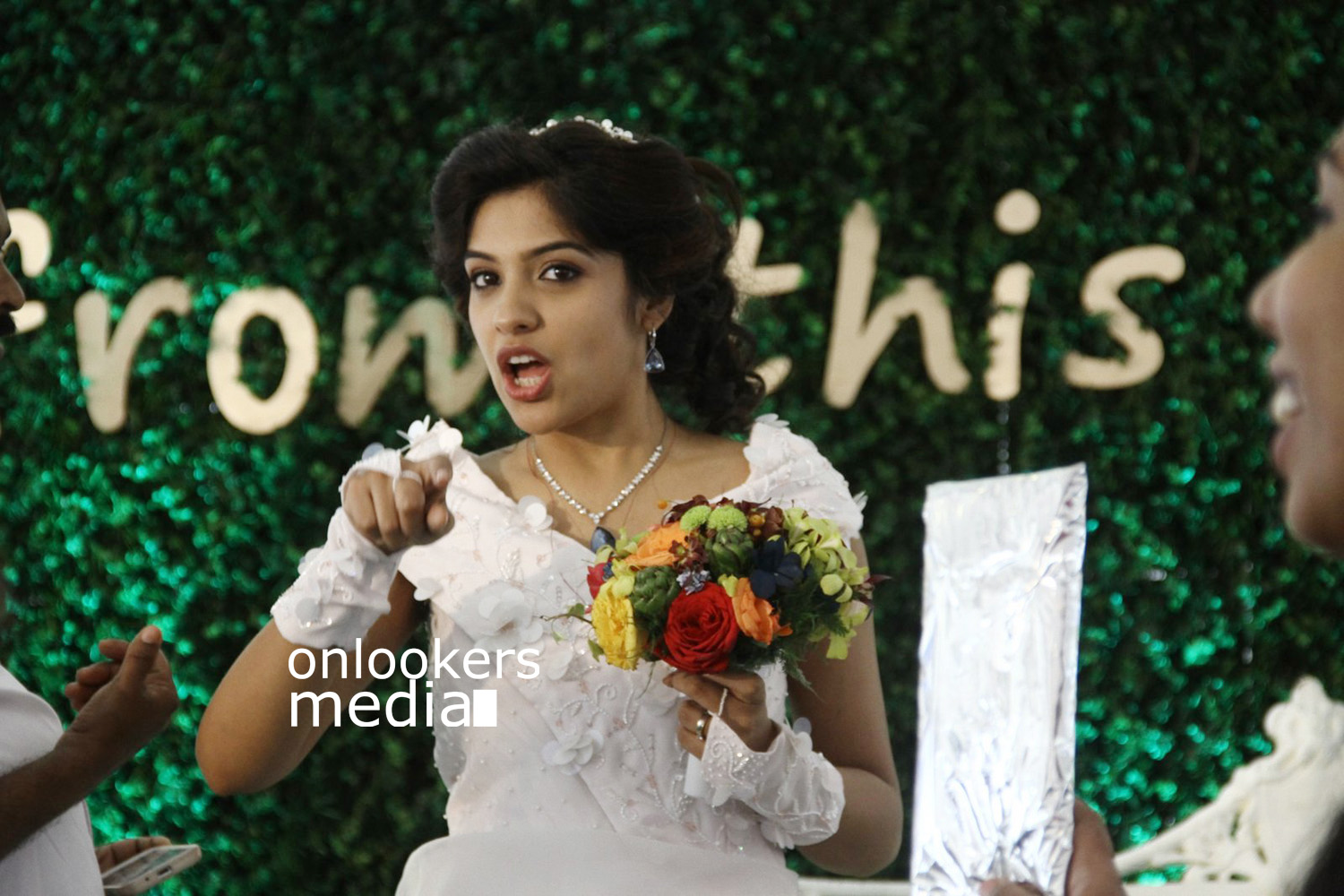 https://onlookersmedia.in/wp-content/uploads/2016/01/Archana-Kavi-Wedding-Stills-Photos-48.jpg