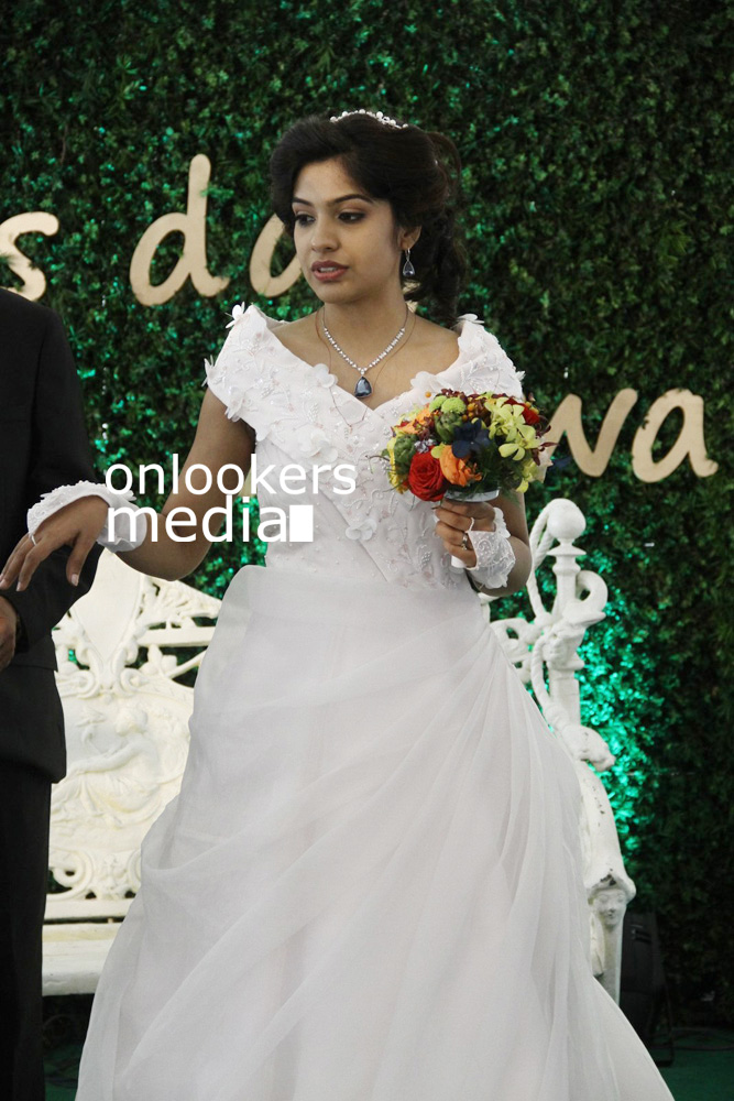 https://onlookersmedia.in/wp-content/uploads/2016/01/Archana-Kavi-Wedding-Stills-Photos-49.jpg