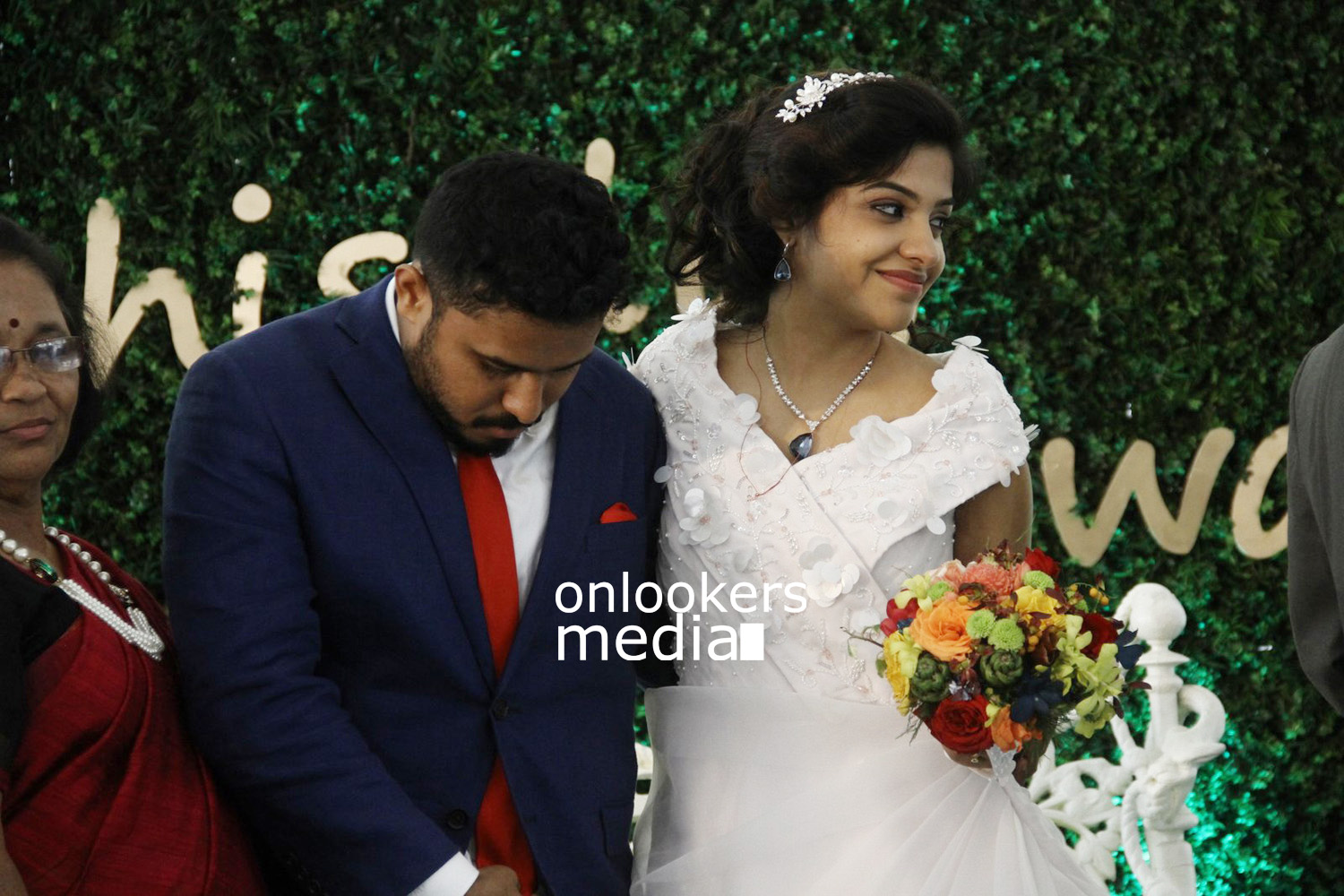 https://onlookersmedia.in/wp-content/uploads/2016/01/Archana-Kavi-Wedding-Stills-Photos-50.jpg