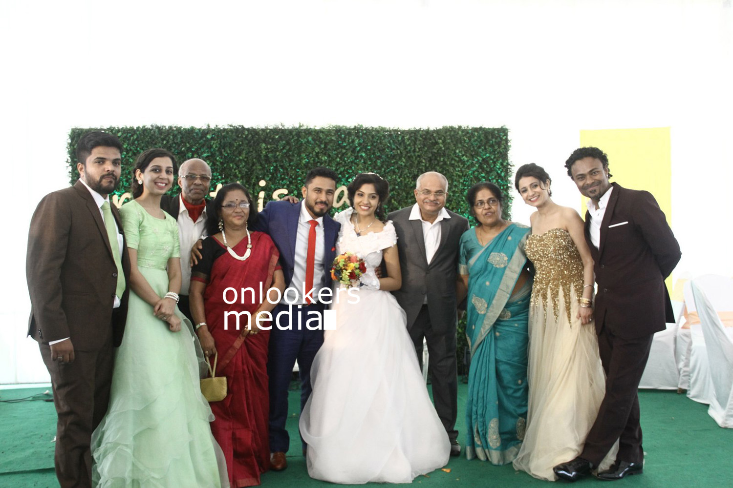 https://onlookersmedia.in/wp-content/uploads/2016/01/Archana-Kavi-Wedding-Stills-Photos-53.jpg