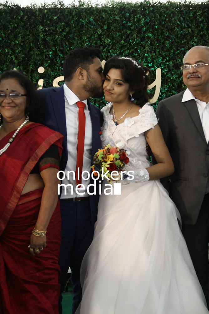 https://onlookersmedia.in/wp-content/uploads/2016/01/Archana-Kavi-Wedding-Stills-Photos-55.jpg