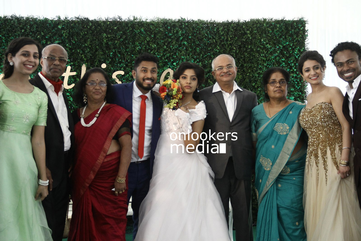 https://onlookersmedia.in/wp-content/uploads/2016/01/Archana-Kavi-Wedding-Stills-Photos-56.jpg
