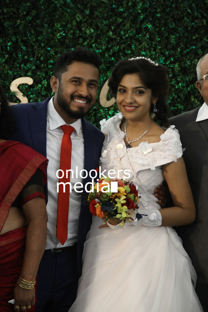 https://onlookersmedia.in/wp-content/uploads/2016/01/Archana-Kavi-Wedding-Stills-Photos-57.jpg