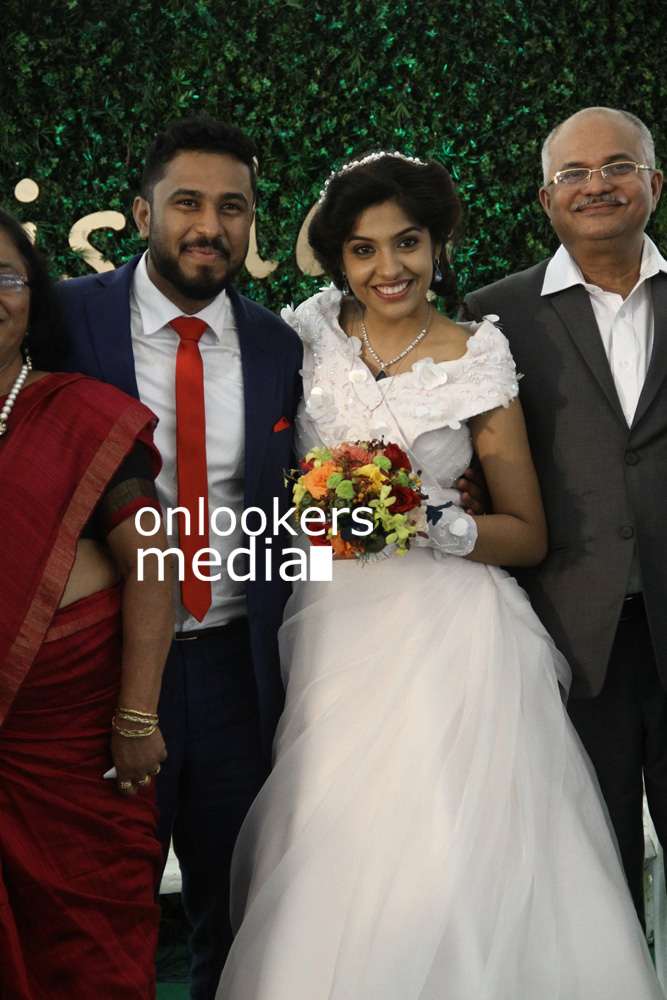 https://onlookersmedia.in/wp-content/uploads/2016/01/Archana-Kavi-Wedding-Stills-Photos-58.jpg