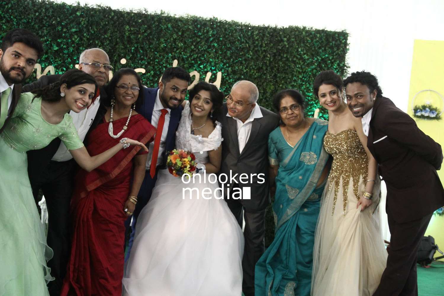https://onlookersmedia.in/wp-content/uploads/2016/01/Archana-Kavi-Wedding-Stills-Photos-59.jpg