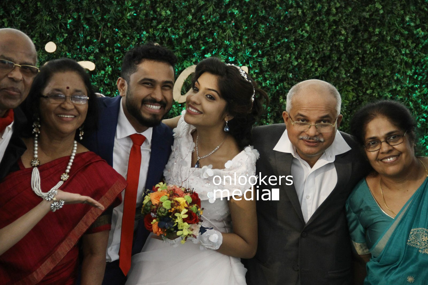 https://onlookersmedia.in/wp-content/uploads/2016/01/Archana-Kavi-Wedding-Stills-Photos-60.jpg