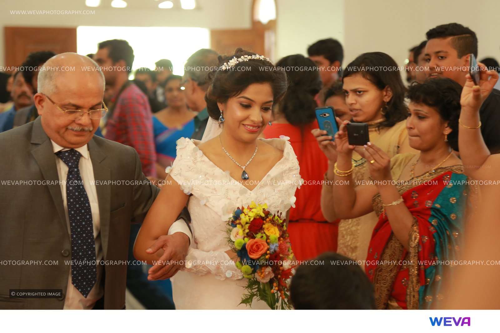https://onlookersmedia.in/wp-content/uploads/2016/01/Archana-Kavi-Wedding-Stills-Photos-8.jpg