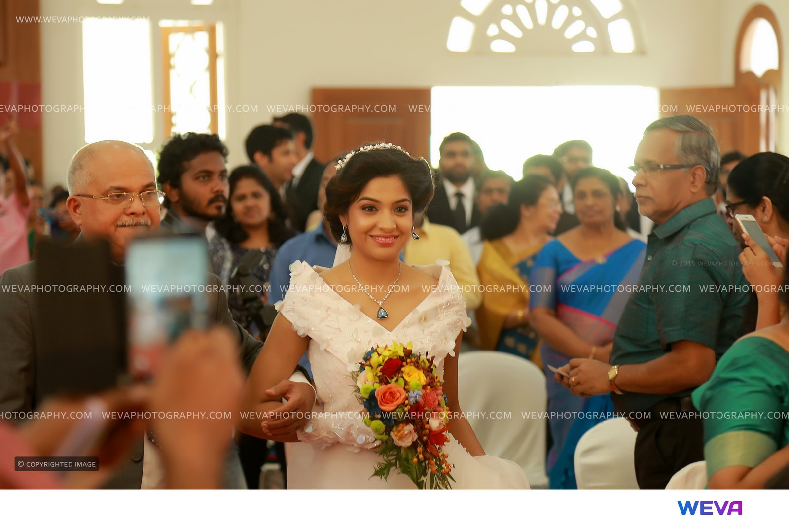 https://onlookersmedia.in/wp-content/uploads/2016/01/Archana-Kavi-Wedding-Stills-Photos-9.jpg