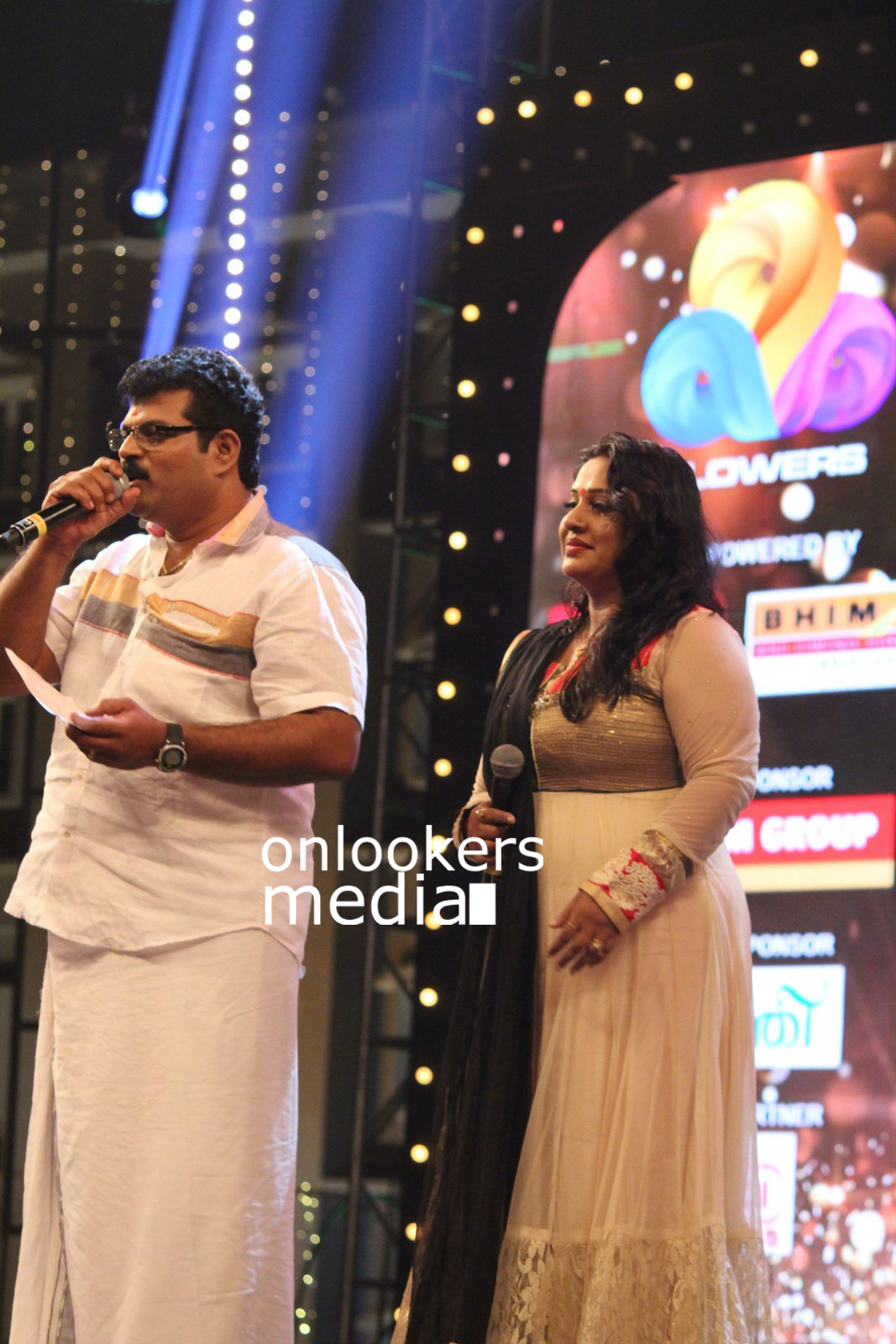 https://onlookersmedia.in/wp-content/uploads/2016/01/Beena-Antony-at-Flowers-TV-Award-2016-Stills-Photos-1.jpg